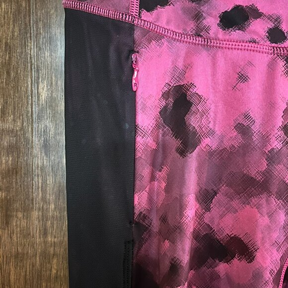 Lululemon Capri Size 4 - Picture 2 of 3